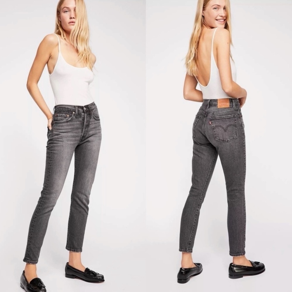 Levi’s 501® High Rise Cropped Skinny Jeans in Coal Black 29